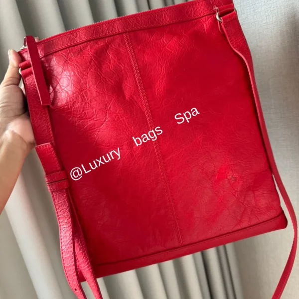 ร้านขายกระเป๋าแบรนด์เนมมือสอง กระเป๋าแบรนด์เนมมือสอง กระเป๋า Balenciaga crossbody มือสอง