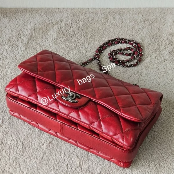 ร้านขายกระเป๋าแบรนด์เนมมือสอง กระเป๋าแบรนด์เนมมือสอง กระเป๋า Chanel Classic 11 Red Lamb holo15 มือสอง