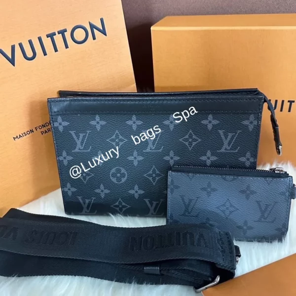 ร้านขายกระเป๋าแบรนด์เนมมือสอง กระเป๋าแบรนด์เนมมือสอง กระเป๋า LOUIS VUITTON Gaston Monogram Eclipse มือสอง