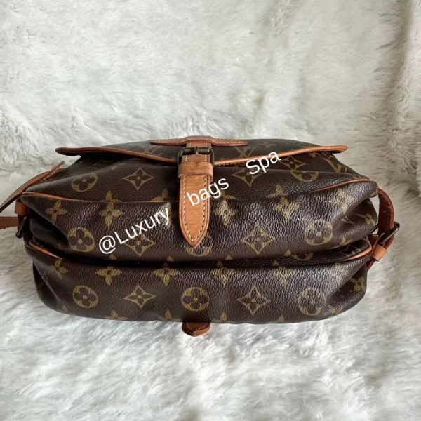 ร้านขายกระเป๋าแบรนด์เนมมือสอง กระเป๋าแบรนด์เนมมือสอง กระเป๋า Louis Vuitton Saumur Monogram มือสอง