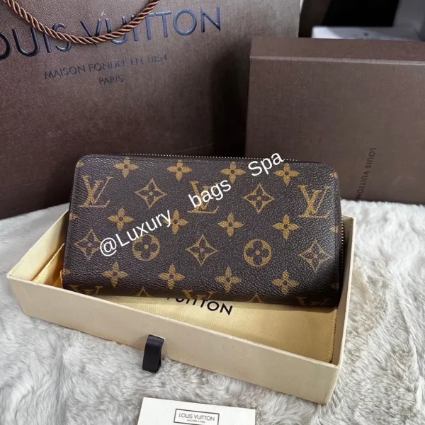 ร้านขายกระเป๋าแบรนด์เนมมือสอง กระเป๋าแบรนด์เนมมือสอง กระเป๋า Louis Vuitton Zippy Long Wallet dc13 มือสอง