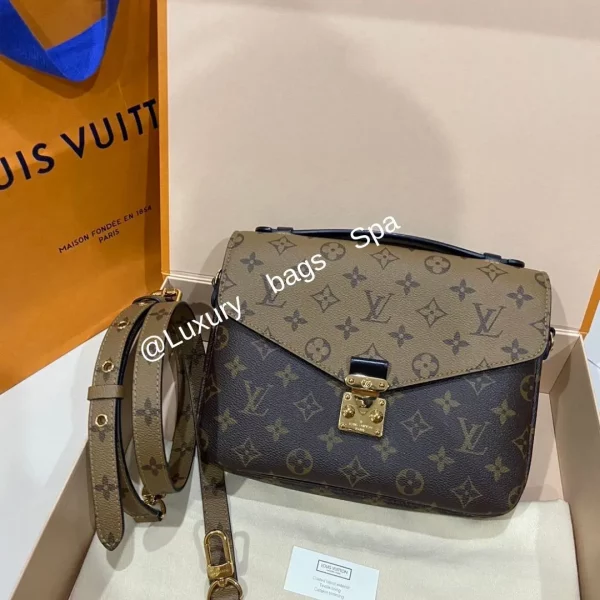 ร้านขายกระเป๋าแบรนด์เนมมือสอง กระเป๋าแบรนด์เนมมือสอง กระเป๋าLOUIS VUITTON Metis Reverce dc20 มือสอง